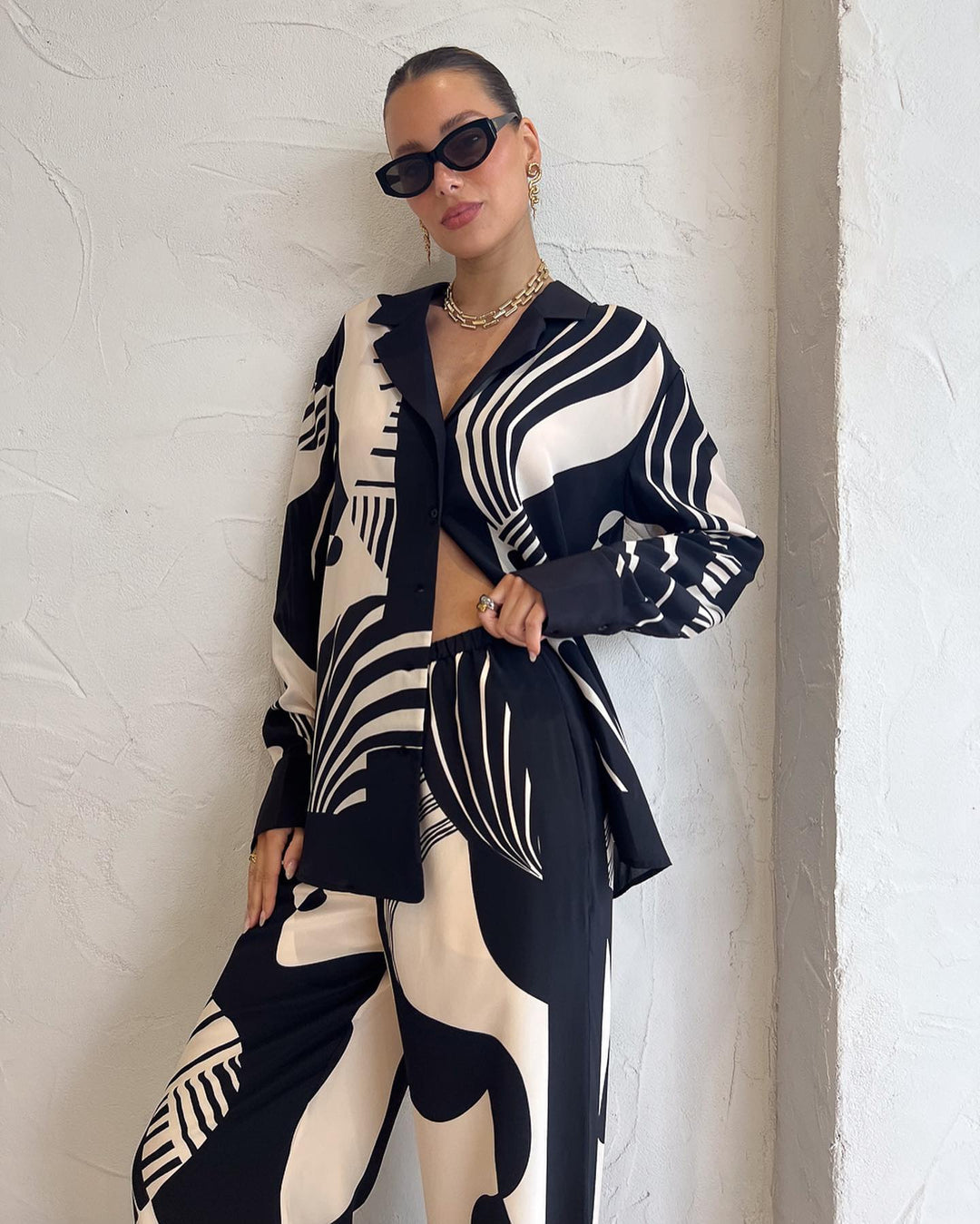 Ida | Versatile black and white set