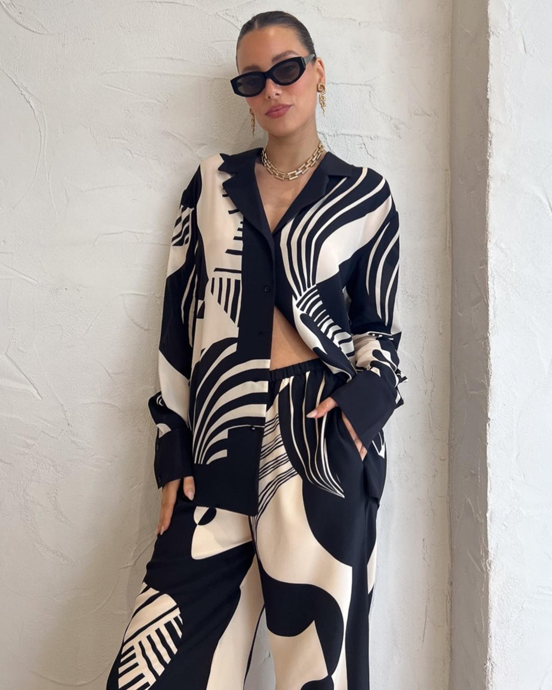 Ida | Versatile black and white set