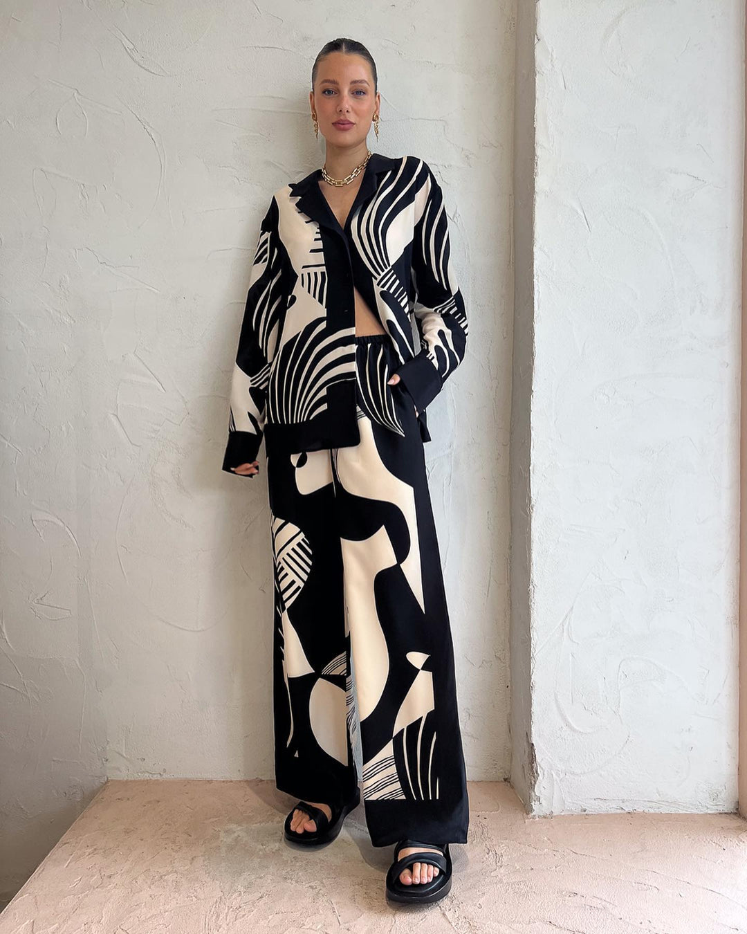 Ida | Versatile black and white set